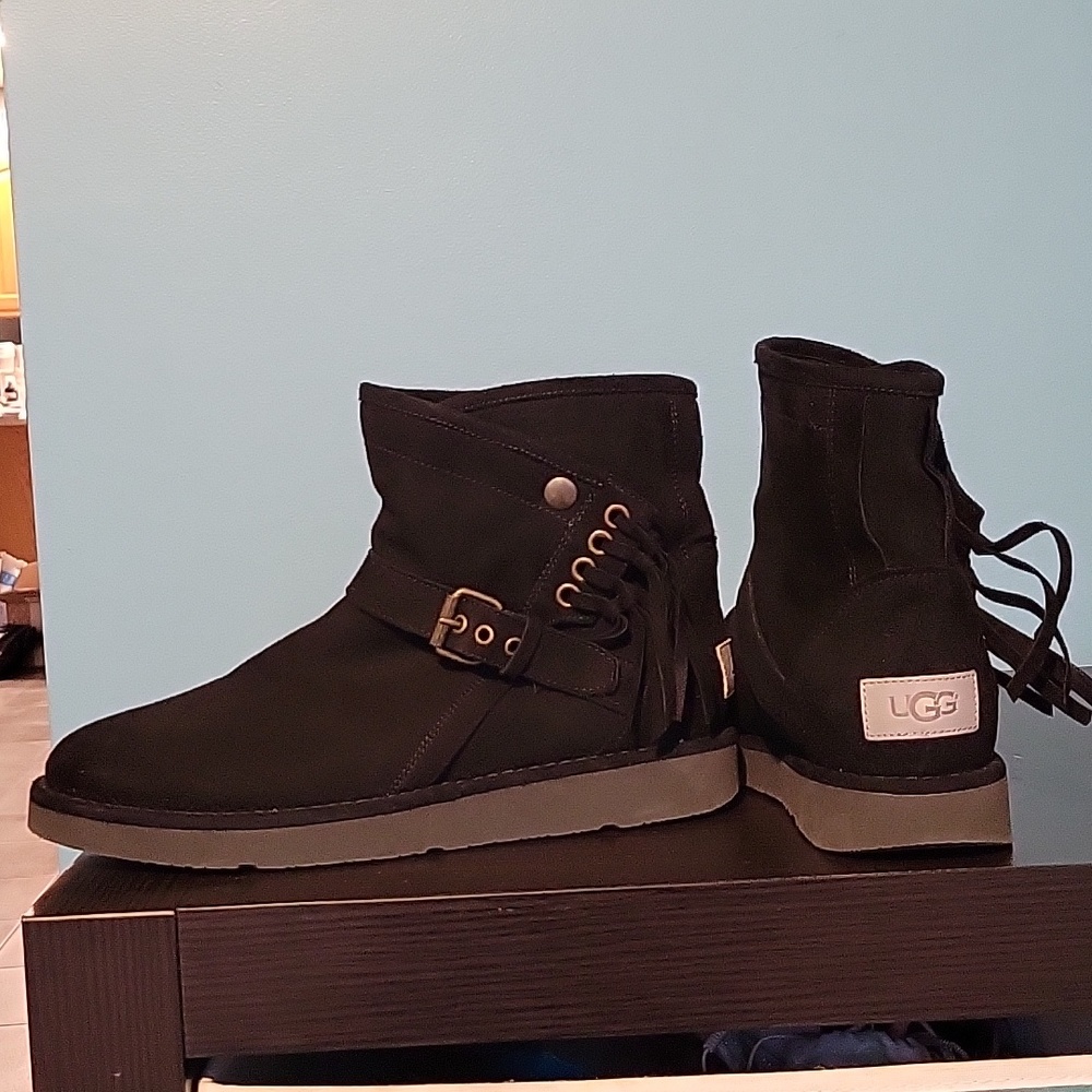 NWOT Womens Ugg boots